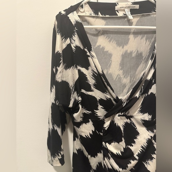 Diane Von Furstenberg Silk Black and White Blouse Top Size 12 Women’s - Picture 3 of 10